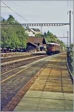 Nach der Vorspannleistung kehrt die Ae 6/8 als Lokfahrt nach Spiez (oder Frutigen) zurück Das Bild entstand in Ausserberg.

Oktober 2001