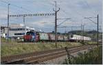Die Eem 923 005 (UIC 9785 1 923 005-3 SBB C) wartet in Vufflens la Ville auf die Rückfahrt Richtung Bussigny.