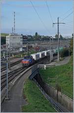 Die Eem 923 014-5 mit einem Nahgüterzug im Lausanne Triage.