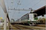 Die MThB Re 4/4 III (Privatbahnversion) mit einem Regionalzug nach (bzw von) Wil in Weinfelden; und Matthias, im Hintergrund zeigt sich schon wieder eine interessante, aber dir wohl bestens bekannte
