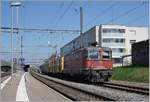 Die SBB Re 430 362-4 wartet mit ihrem Postzug eine Überholung ab.