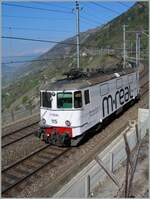 Die Re 4/4 III (436 115) auf Solo-Tal-Fahrt kurz nach Hohtenn.

21. April 2007