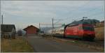 Die SBB Re 460 005-2 im alten Bahnhof von Siviriez.