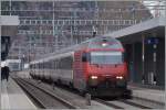 SBB Re 460 095-3 mit dem IR 1723 Genève Aéroport - Brig beim Halt in Visp.