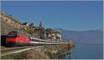 Eine SBB Re 460 ist mit einen IR 90 / IR 95 zwischen Rivaz und St-Saphorin auf dem Weg ins Wallis. 

15. Nov. 2024