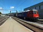 Auch diese Lok taucht hier nicht zum ersten Mal auf: Auf der Fahrt von Singen nach Schaffhausen war die Regionalbahn des Fotografen wohl schneller als 620 062 mit ihrem Gterzug, sodass dieser hier nochmals bei der Durchfahrt in Schaffhausen festgehalten werden konnte.