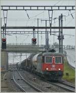 Re 620 061-2 mit einem Gterzug in Auvernier am 7.