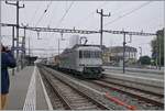 Die Rail Adventure Re 6/6 11603 ist in Neuchtel mit zwei DB Triebwagen auf dem Weg nach Villeneuve; zumindest hier konnte ich (endlich) die Rail Adventure Re 6/6 11603 ohne strenden ETCS Vorspann fotografieren. 

8. Oktober 2025