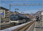 Die MOB Ge 4/4 8002 wartet mit ihrem GoldenPass Express (GPX) im TPF Bahnhof Montbovon auf den Gegenzug und die Weiterfahrt in Richtung Interlaken Ost. 

20. Jan. 2026