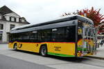 (281'518) - PostAuto Bern - BE 610'544/PID 12'279 - eSolaris am 14. Oktober 2025 beim Bahnhof Interlaken West