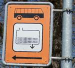 (286'028) - Hinweisschild f�r Autobusse am 8.