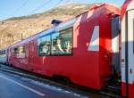 Servicewagen mit Panorama-Bar RhB WRp 3830 „Glacier Express“, hier am 30.12.2015 im Zugverband in Brig.