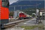 Die HGe 4/4 36 steht mit ihrem Glacier Pullman Express St.Moritz - Zermatt in Brig. Der schöne Zug ist wie folgt formiert: Rhb D 4051, RhB As 1144, RhB WR-S 3820 uns RhB As 1143. 31. August 2019 