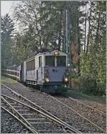  La DER de la Saison!  (Saisonabschlussfeier der Blonay-Chamby Bahn 2024) - Der als LLB ABFe 2/4 N° 10 angeschriebene BCFeh 4/4 der Blonay-Chamby Bahn ist mit seiner stilreinen LLB Garnitur bestehend aus den Wagen LLB AB4 N° 22 (1915) und einem gedeckten LLB Güterwagen K (1915) auf dem Weg von Chaulin nach Blonay und verlässt Chaulin

27. Oktober 2024