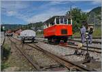 Die Dm 2/2 N� 3 der Blonay Chamby Bahn ist wirklich was besonders: nicht nur weil sie hier etwas schief in der Landschaft (bzw. Bahnhof)  steht. Nur weil damals auf dem LKW noch etwas Platz vorhanden war, wurde entschieden, neben dem bereits geordnenten Fahrzeugen, auch noch die Dm 2/2 N� 3 mitzumehmen.

8. Sept. 2024