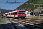 Mit dem ABt an der Spitze verlässt ein TRAVYS Domino den Bahnhof von Vallorbe in Richtung Le Brassus.