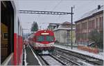 In Alle kreuzt unser Zug nach Bonfol den Gengenzug nach Porrentury, was einige Zeit in Anspruch nimmt, da der Bahnhof von Alle ber Handweichen verfgt.