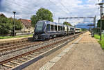 Der Testzug mit den umspurbaren MOB-Wagen: Durchfahrt des Zuges durch Kiesen; hinten der MOB Steuerwagen ABst 382.