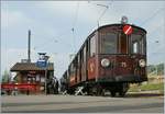 Der historische Martigny - Chatelard (MC) BCFe 4/4 N° 15 mit dem BFZt4 75 wartet anlässlich des Blonay - Chamby Themenveranstaltung  Le Valais en fête sur la BC  in Blonay auf die Abfahrt nach Chaulin. 26. Sept. 2009