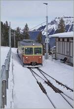 Der BLM Be 4/4 N° 21 bei der Einfahrt in Mürren. 
16. Jan. 2024