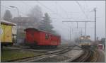 Passt in die Narrenzeit: die MOB in red!  In Fontanivent steht ein neu lackierter, roter Wagen, jedoch ohne Anschriften.