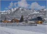 Der MOB IR 2118 MOB Panoramic von Montreux nach Zweisimmen zwischen Saanen und Gstaad von vorne.