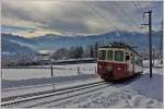 Kleine Bahn auf der Fahrt durch eine grossartige Landschaft.