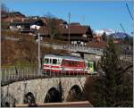 Der AOMC BDeh 4/4 503 mit Bt als Regionalzug 36 von Aigle nach Champéry hat die Haltestelle  Pont de Chemex  verlassen und erreicht in Kürze  Chemex.