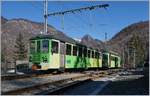 Der ASD Regionalzug 433 von Les Diablerets nach Aigle in der vor wenigen Jahren neu angelegten Station Verschiez, im Hintergrund kaum erkennbar ein Bt der AOMC, dahinterstehen noch drei AOMC BDeh 4/4,