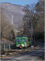 Der ASB Regionalzug 432, bestehend aus dem BDe 4/4 403 und dem Bt 432 im Wald oberhalb von Aigle kurz vor Verschiez.