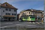 Immer wieder heikel: die Ortsdurchfahrt der A-L in Aigle. Der TPC A-L BDeh 4/4 311 mit Bt ist auf der Fahrt nach Leysin und erreicht unmittelbar nach der Kreuzung den Halt Aigle Marché. 

4. Jan. 2024