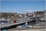 Ein Blick auf den neuen Bahnhof von Châtel St-Denis mit einem einfahrenden TPF SURF; das Bild zeigt sehr deutlich, dass die Arbeiten um den Bahnhof herum erst beginnen.