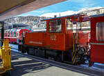 Die RhB Tm 2/2 112 (eine Schma CFL 250 DCL ) am 20 Februar 2017 im Bahnhof  St.