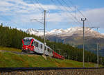   Geführt von dem RhB ALLEGRA-Zweispannungstriebzug (RhB ABe 8/12) 3506  Anna von Plantai  erreicht der RhB Regio-Zug nach Tirano am morgen des 13.09.2017 bald den Bahnhof Pontresina.