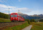 Gefhrt von dem Steuerwagen RhB BDt 1722 erreicht der Regionalzug (R 1917) von Sagliains am 13.09.2017 nun bald den Bahnhof Pontresina.