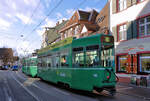 Bald endet der Einsatz von Vierachsern in Basel: Die Komposition Be 4/4 501 + Standard Anhänger 1469 + Be 4/4 495 in Riehen vor dem Schoggiparadies.