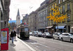 November-Impressionen aus Bern: Standard Motorwagen 621 von 1960 in der Schwanengasse  im weissen Dunst der kälter werdenden Jahreszeit.