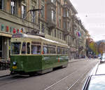 November-Impressionen aus Bern: Standard Motorwagen 621 in der Schwanengasse.