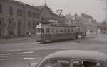 Die ehemalige Tramlinie 1 in Bern: Motorwagen 173 mit Anhnger 228 am einstigen Bahnhofplatz neben der alten Endstation der SZB-Zge aus Zollikofen und Solothurn.