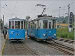 Obwohl fast gleich und gut zusammenpassend, habe die beiden Fahrzeuge einen ganz verschiedenen Lebensgang: Das Triebfahrzeug stammt ehemaligen Tram von Lausanne, während der Beiwagen bei der Vevey-Villeneuve Tramway im Einsatz stand, späte bei der BVB.

Blonay, den 18. Mai 2019