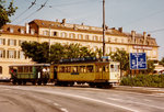 TN/TRN: Im Juni 1981 konnte der Triebwagen 42 zusammen mit dem durch die BC restaurierten C4 121 beim Verlassen des Place Purry verewigt werden.