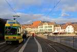 Komposition 504 mit Steuerwagen 554 im Städtchen Boudry.