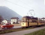 Strassenbahn Schwyz-Brunnen, Motorwagen 6 mit Anhnger 11 bei Ingenbohl, Herbst 1963.