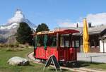 Das Riffelalp-Tram, Wagen Nr. 1, in der Schleife vor dem Hotel. 18.September 2024 