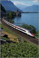 Ein SBB ETR 610 als EC 32 von Milano nach Genève bei Château de Chillon.