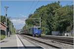 Die WRS Re 430 112 ist mit einen Extrazug in Burier in Richtung Wallis unterwegs. 

30. Juli 2022