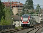 Der SBB RABe 511 102 ist als bei Burie RE in Richtung Annemasse unterwegs. 

7. Sept. 2022