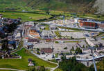 Blick aus einem vom Oberalppass kommenden  MGB Regionalzug auf den MGB Bahnhof Andermatt (auf 1436 m)  am 07 September 2021.