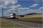 Der SBB RABe 523 021  La Veveyse , unterwegs als RER Vaud von Vallorbe nach Villeneuve kurz vor Arnex.