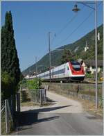 Bei Bipschal (LiIgerz) ist ein SBB RABDe 500 auf dem Weg nach Luasanne und befährt den letzten noch vorhanden, kurzen Einspurabschnitt der Strecken Biel/Bienen - Lausanne.